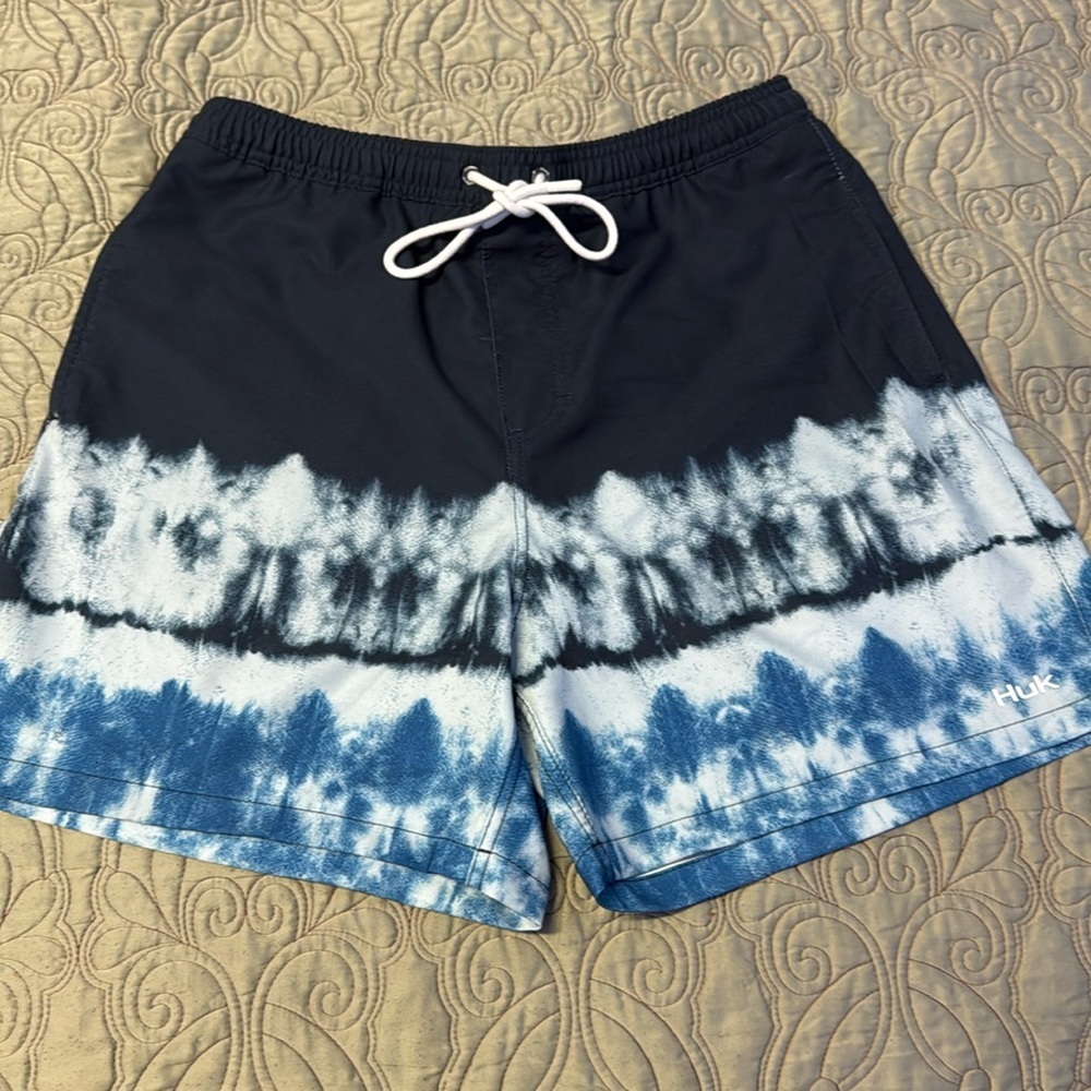 mens huk swim trunks sz M shorts